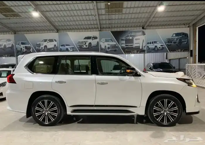 للبيع لكزس 2021 سعودي فل كامل وكاله 8