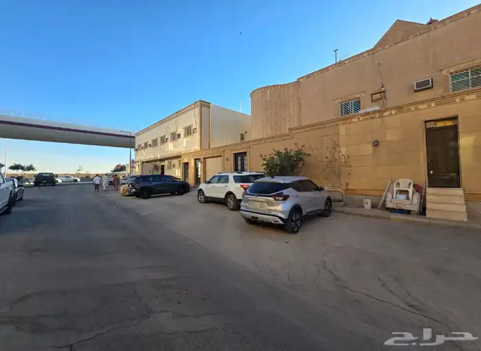 فيلا   دور و4 شقق 2