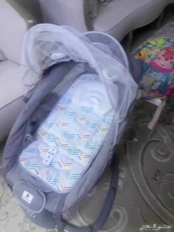 سرير للطفل وهزاز 1