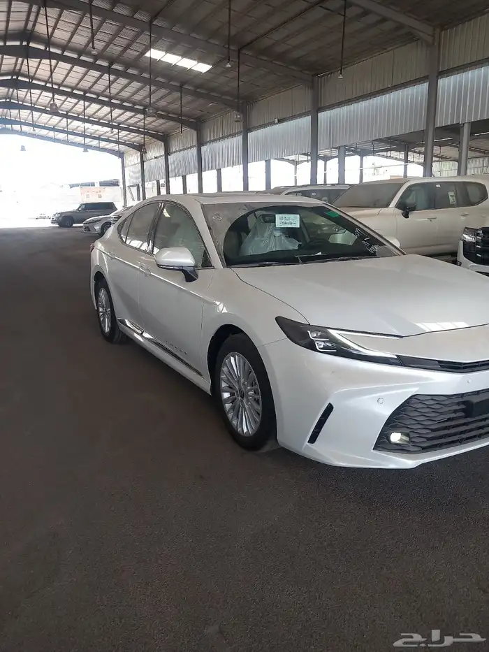 تويوتا كامري LE فل بنزين 2025 1