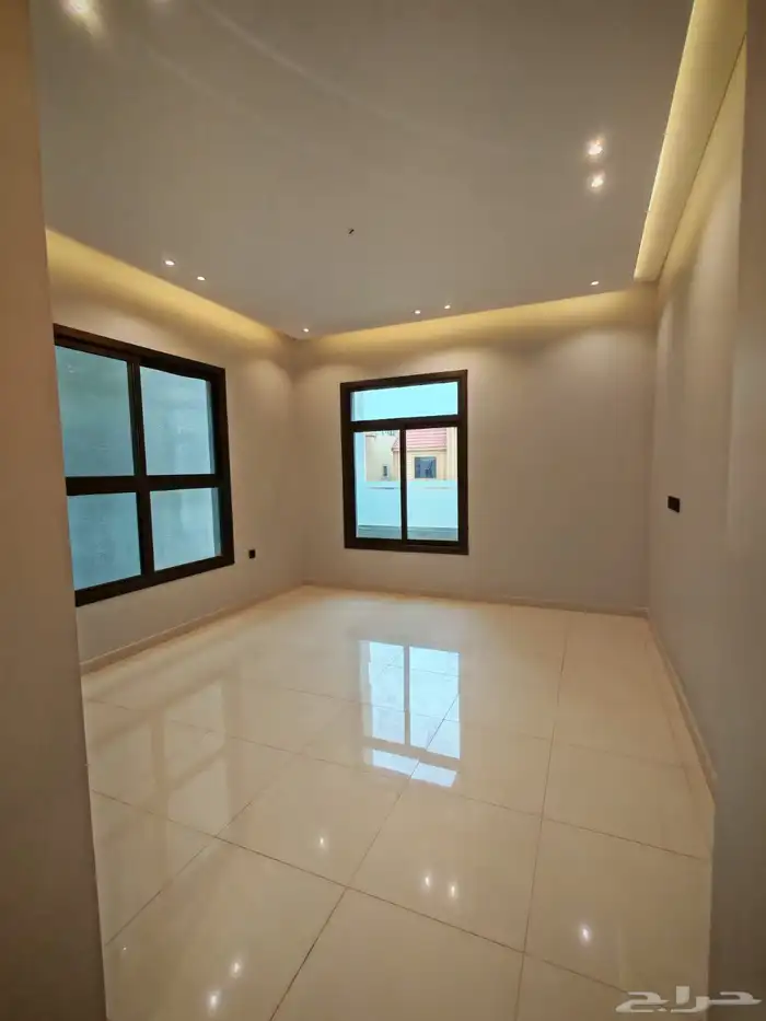 للبيع فلل دورين و ملحق با الخميس حي دوره الموسى وسط الخدمات 24