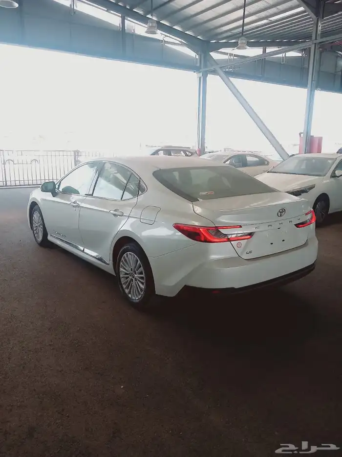 تويوتا كامري LE فل بنزين 2025 10