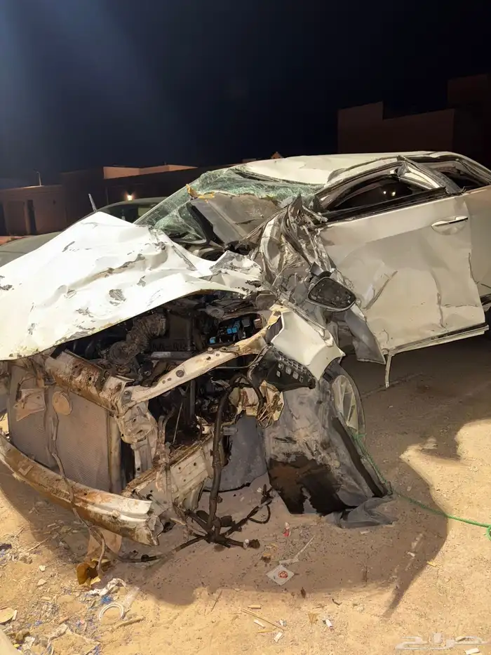 للبيع كورلا 2015 مصدومه السوم 7 الف 2