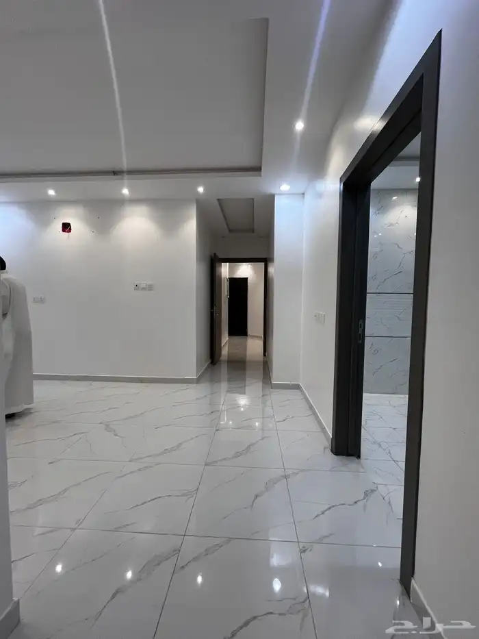 شقة جديده للاجار في حي العوالي 11