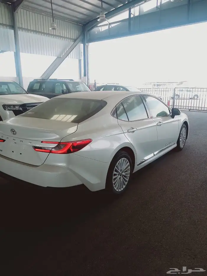 تويوتا كامري LE فل بنزين 2025 7