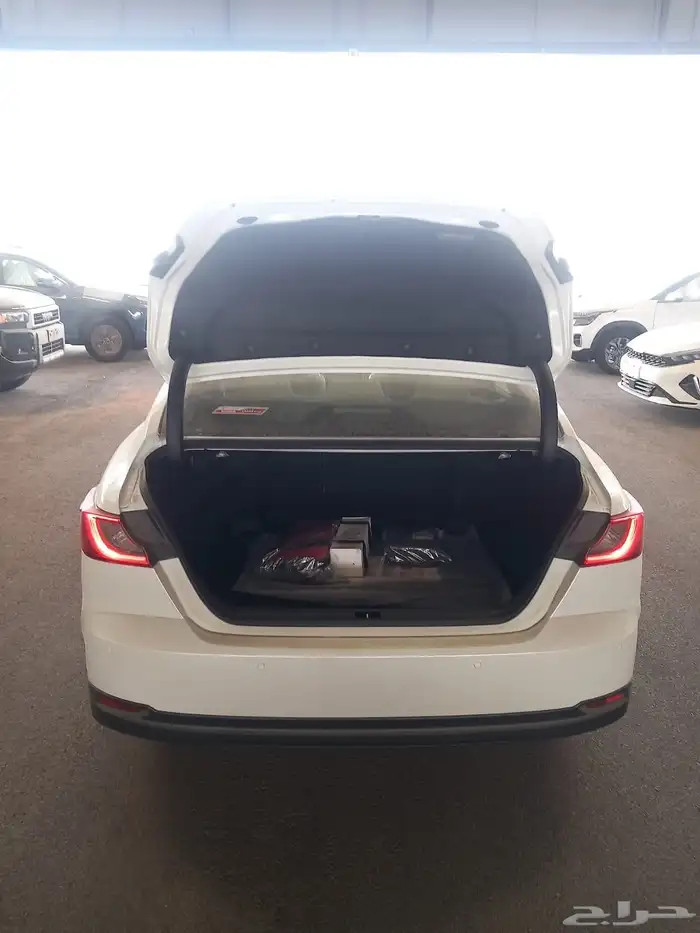 تويوتا كامري LE فل بنزين 2025 17