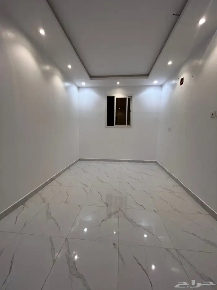 شقة جديده للاجار في حي العوالي 1