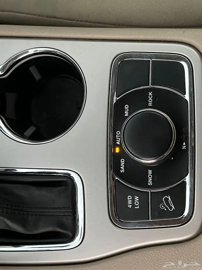 جراند شيروكي ليمتد 2017 ( V6 مالك أول ) 13