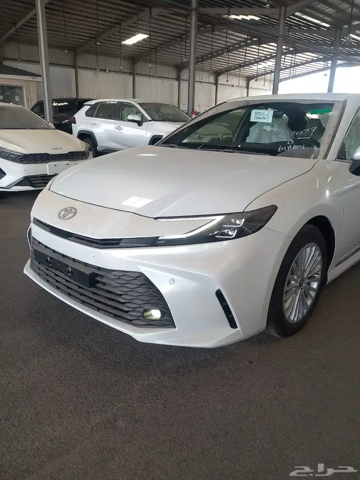 تويوتا كامري LE فل بنزين 2025 3