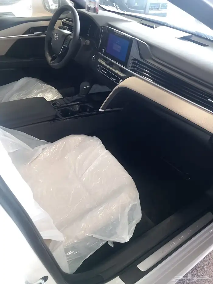 تويوتا كامري LE فل بنزين 2025 12