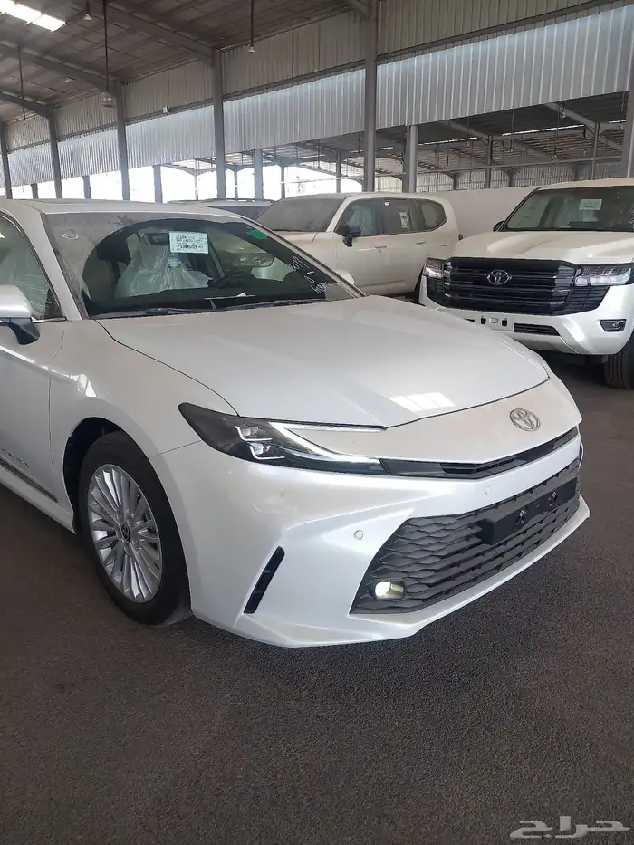 تويوتا كامري LE فل بنزين 2025 4