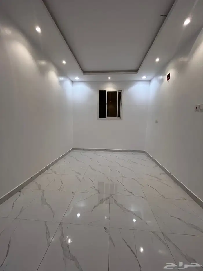 شقة جديده للاجار في حي العوالي 6