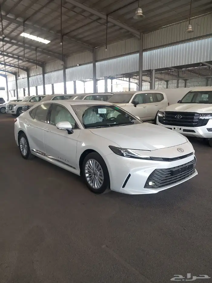 تويوتا كامري LE فل بنزين 2025 5