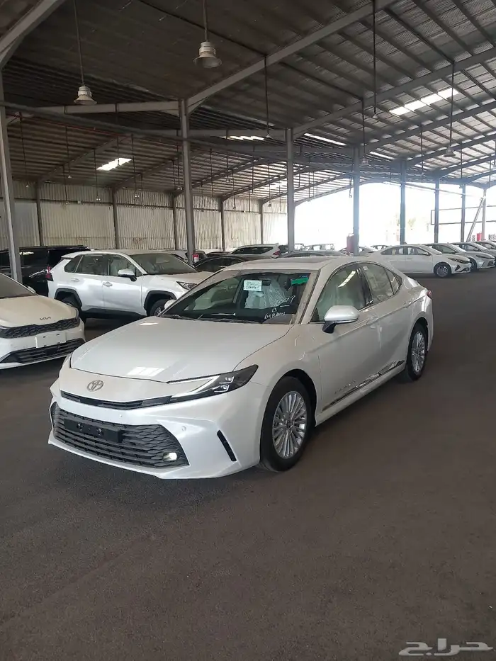 تويوتا كامري LE فل بنزين 2025 6