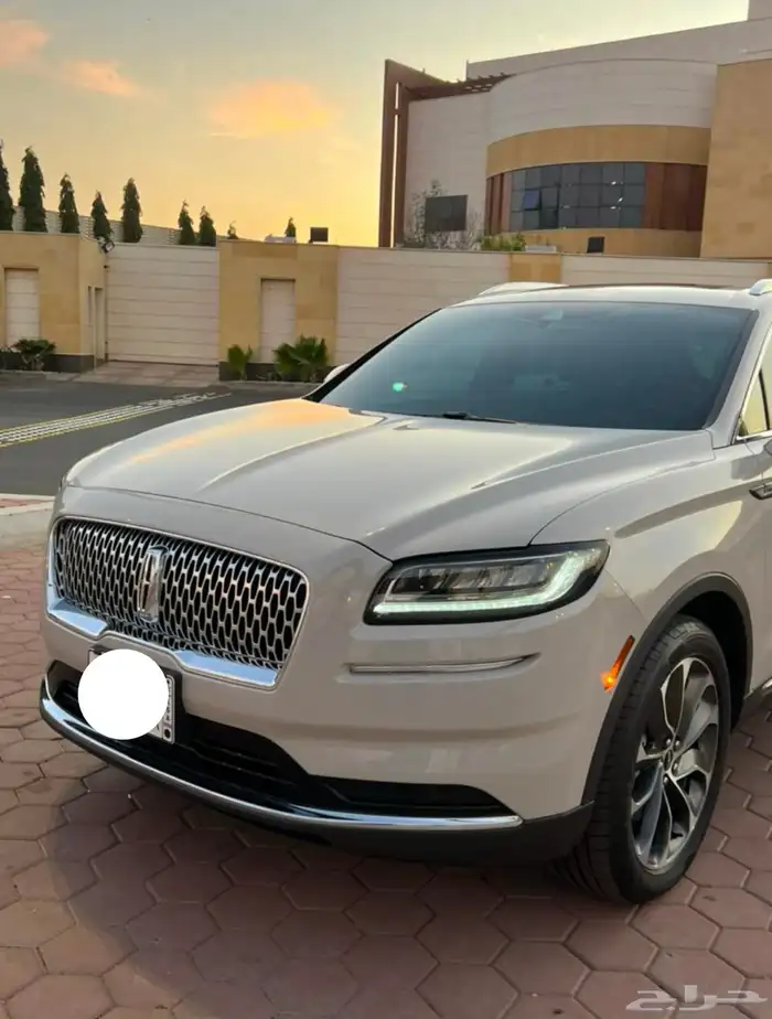 لينكولن نوتيلوس اخت الجديده 0