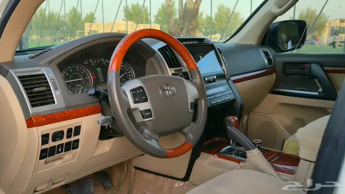 لاندكروزر 2015 بريمي مالك اول 28