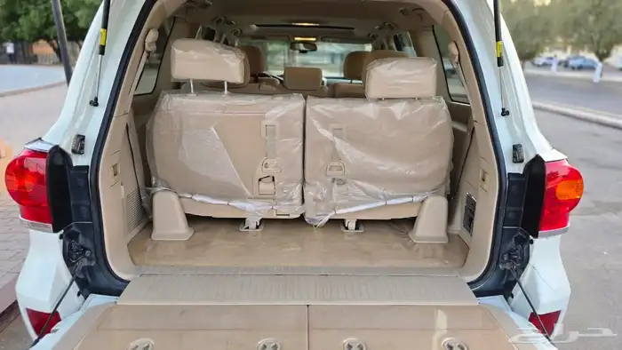 لاندكروزر 2015 بريمي مالك اول 16