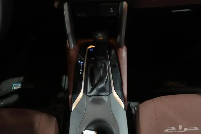 تويوتا كورلا كروس نص الفل فتحة سقف 2024 15