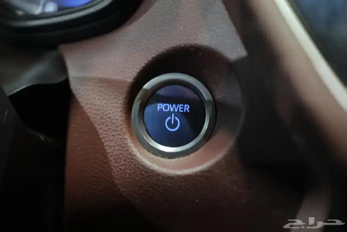 تويوتا كورلا كروس نص الفل فتحة سقف 2024 13