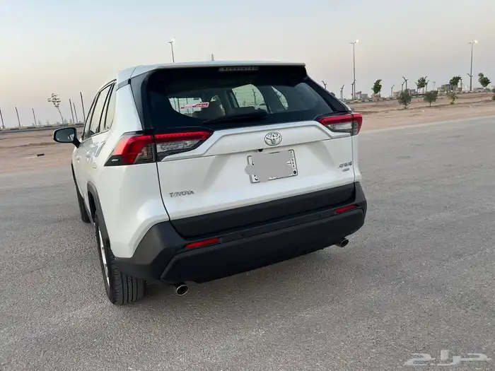 تويوتا راف فور 2021 قمة المظافه ممشى قليل 8