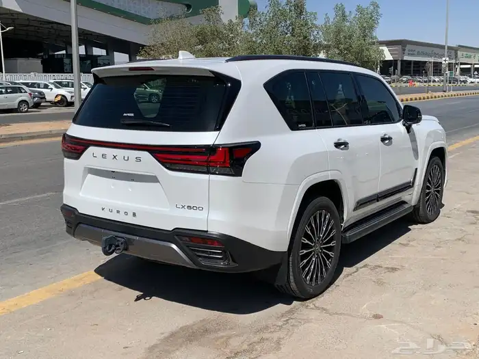 لكزز LX600 موديل 2025 vip بلاك اديشن 3