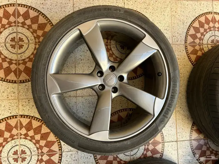 جنوط اودي A8مراوح 3