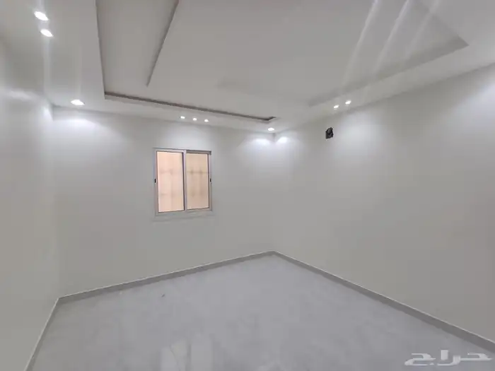 للايجار فله حي الرمال 9