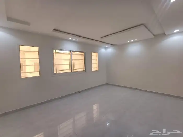 للايجار فله حي الرمال 4