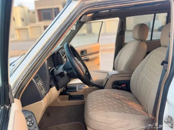 جيب شروكي موديل 1999 فل كامل استخدامي اكثر من 10 سنوات 3