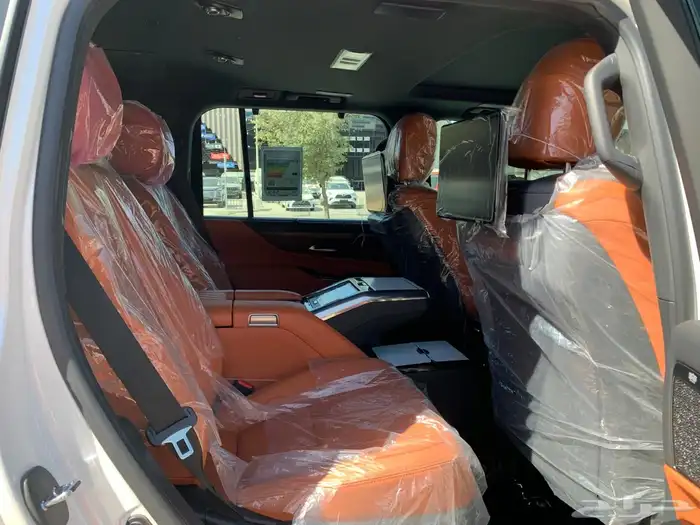 لكزز LX600 موديل 2025 vip بلاك اديشن 6