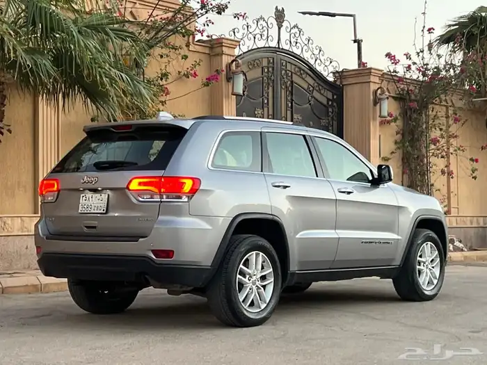 جراند شيروكي ليمتد 2017 ( V6 مالك أول ) 4