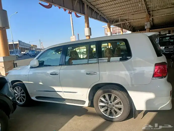 جيب لكزس 11 ماشي 230 موتر جديد في خميس مشيط السعر على الحد 10