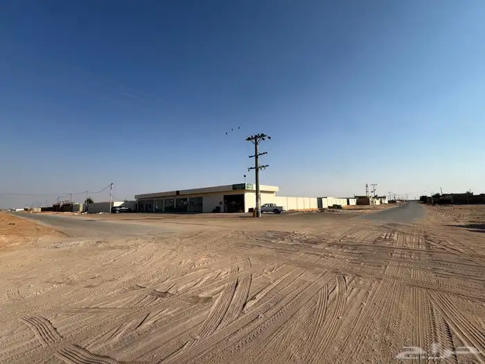 استراحه للتاجير شارعين موقع تجاري مميز 0