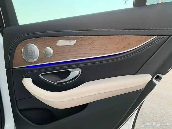 مرسيدس E300 موديل 2019 8
