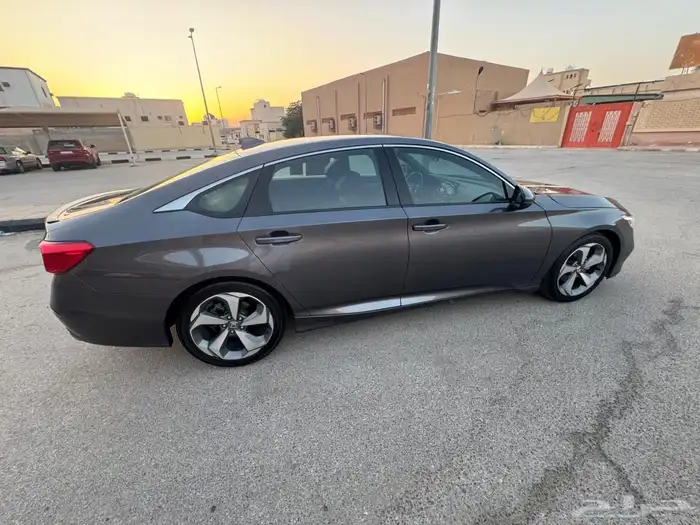 للبيع اكورد 2018 سبورت نظيف جدا 17