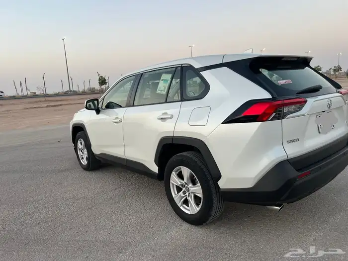 تويوتا راف فور 2021 قمة المظافه ممشى قليل 5