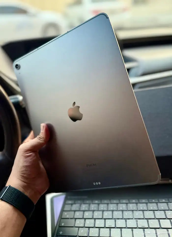 ايباد آير M2 وإيفائي شريحة 13 انش 9