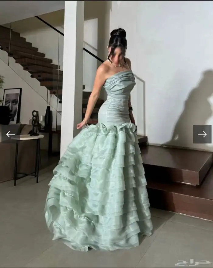 شريته ب 500 ببيعه ب 300 سبب البيع لبسته مناسبه وحده فقط 0