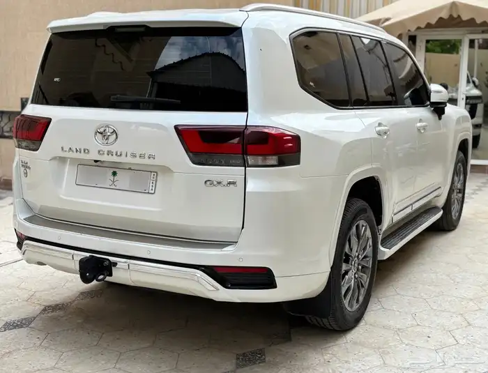 لاند كروزر 2023 GXR أعلى فئة L5 سعودي فل كامل 2