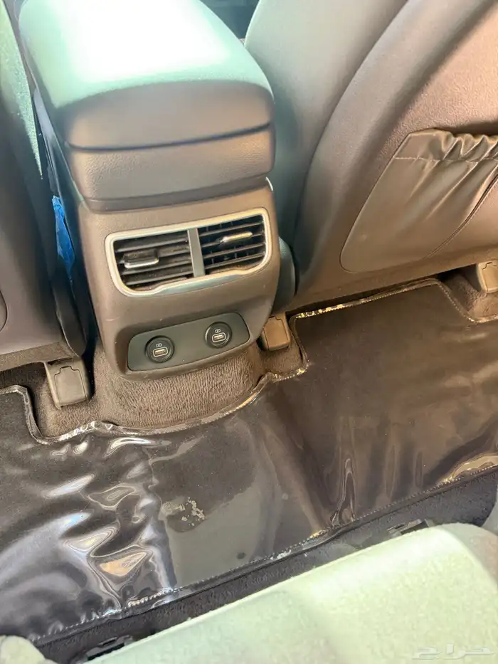 جيب سنتافي 2023فل مخمل دبل فضي بحاله الوكاله شبه جديده مخزن 39