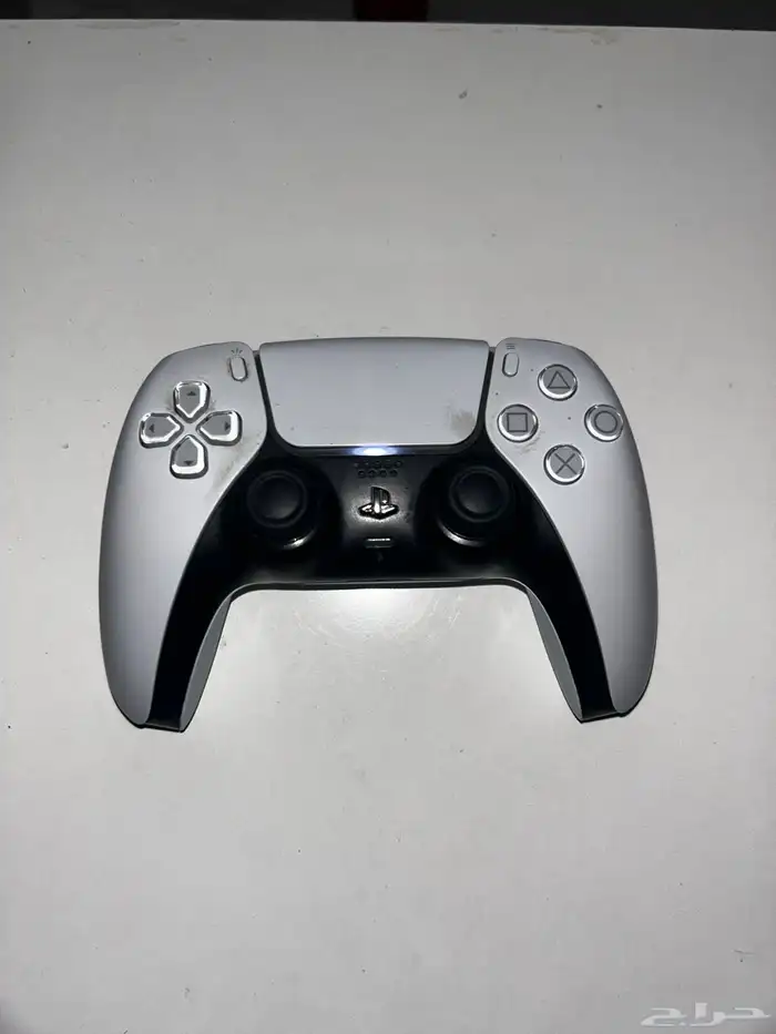 سوني 5 نسخة سليم بدون اقراص مع يد معدله 1