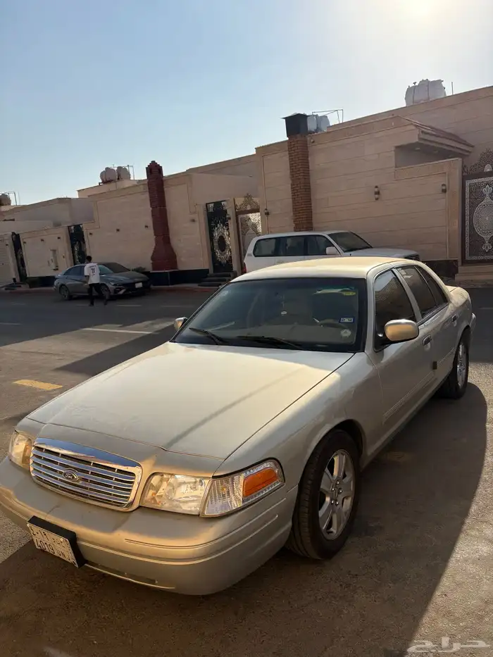 فورد فكتوريا 2011 سعودي للبيع 11