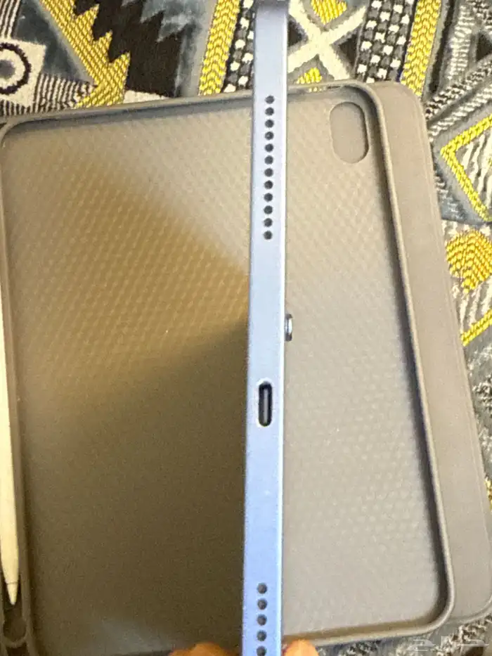 ايباد الجيل العاشر نضيفه مافيه شي ولا كسر ولا خدش 1