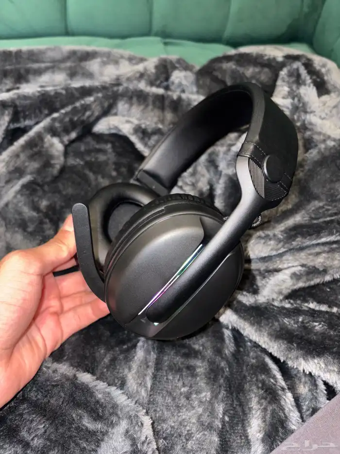 سماعة جديده مستخدمه يوم فقط على السوم اقل من 80 لن ينضر لها 0