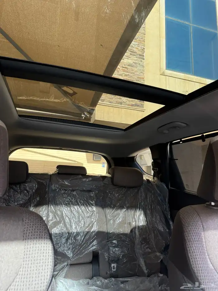 جيب سنتافي 2023فل مخمل دبل فضي بحاله الوكاله شبه جديده مخزن 19