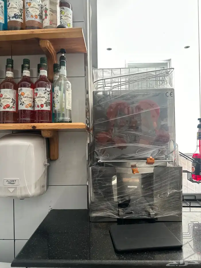 معدات مطعم ومقهى شبه جديده للبيع 25