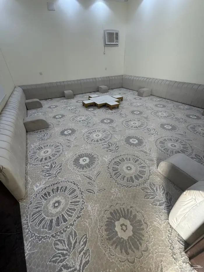 مساند ظهر 5 في 5 وفرشه شبه جديد ونظيفه 0