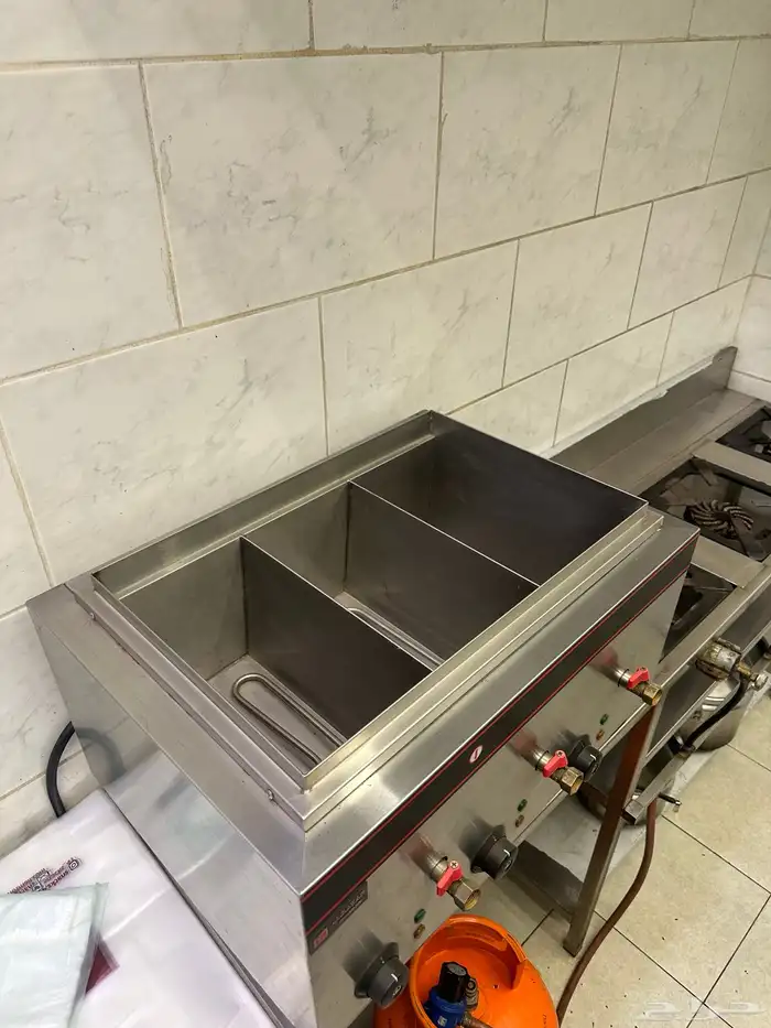 معدات مطعم ومقهى شبه جديده للبيع 41