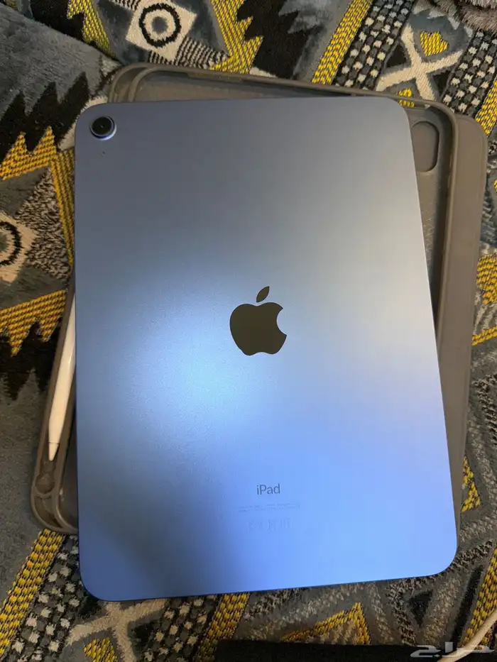 ايباد الجيل العاشر نضيفه مافيه شي ولا كسر ولا خدش 0