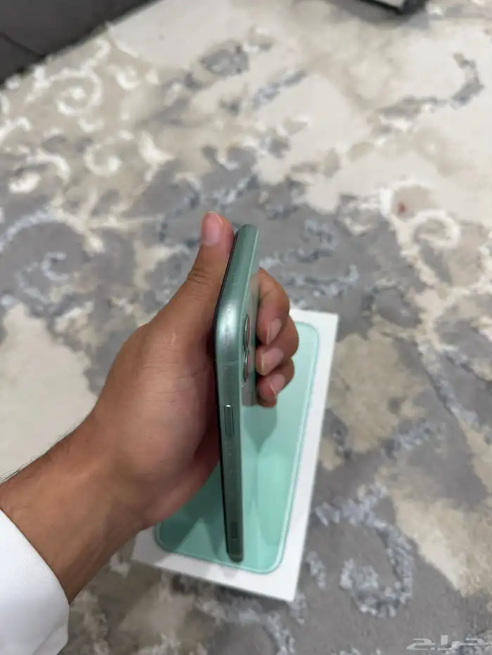 ايفون 11 نظيف 128 جيجا 4